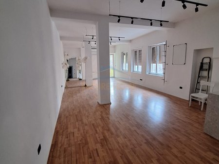 Qira, Office Ambient, Block.