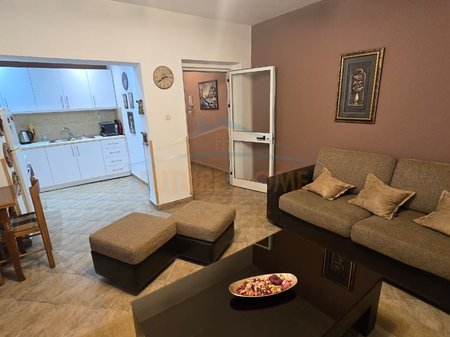 Qira, Shtëpi Private, Pazari i Ri, Tiranë