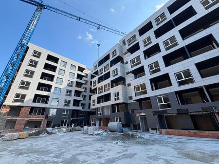 Shitet, Garsoniere, Golem.