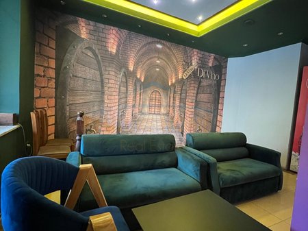 Qera, Ambjent Biznesi, Rruga e Kavajes, Tiranë