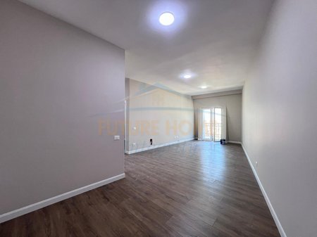 Shitet, Apartament 1+1+2 Ballkone, Porta Tirana e Re, Tiranë.