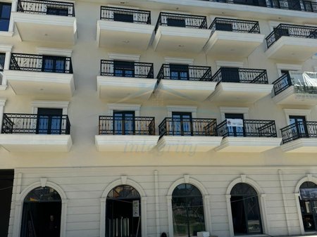 Shitet, Apartament 1+1+2 Ballkone, Porta Tirana e Re, Tiranë.