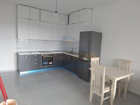 Qera, Apartament 2+1+2, Rruga 5 Maji, Tiranë.