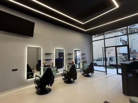 Shitet , Biznes Barber Shop ne zone e Pazarit te Ri