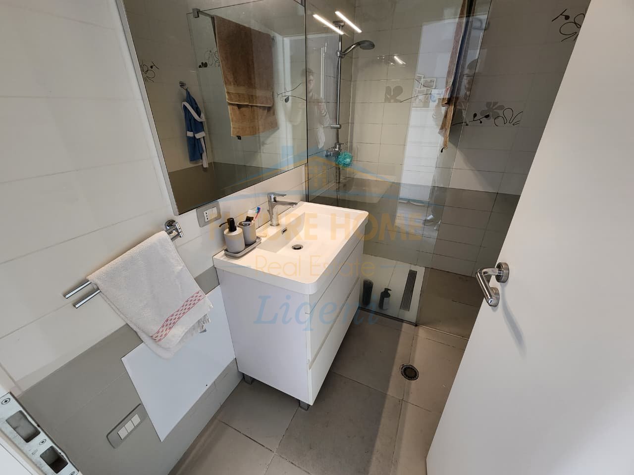 In vendita, Appartamento 3+1+2, Lago Secco, Tirana.