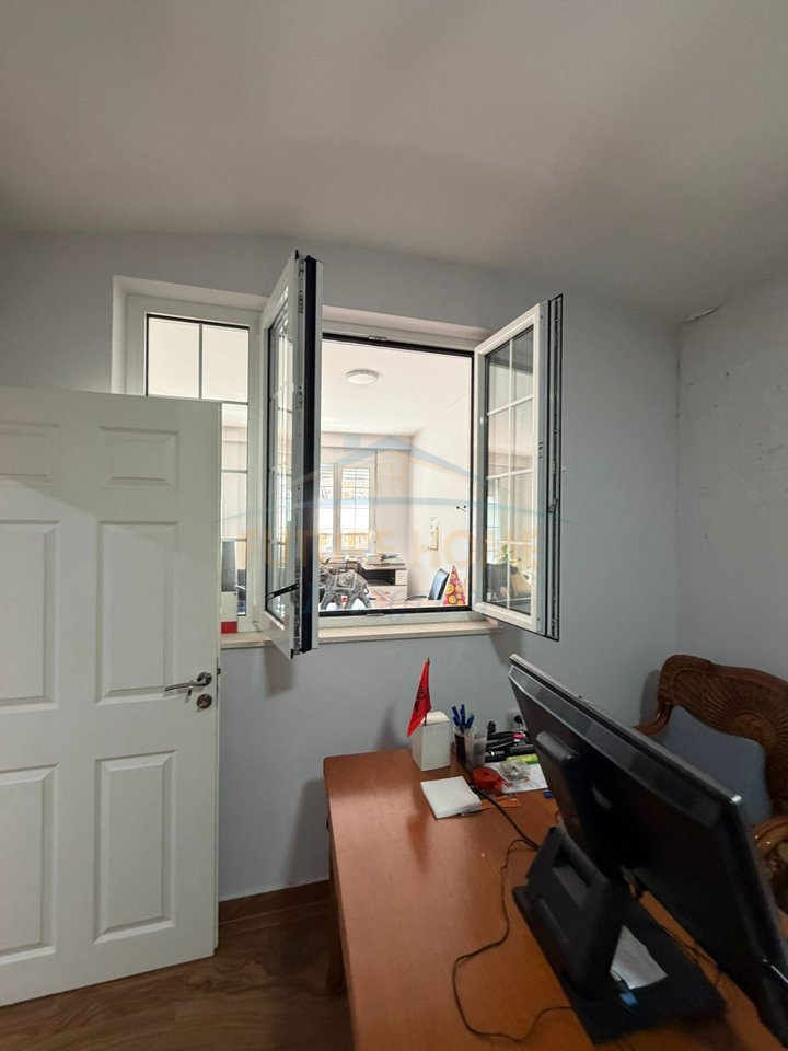 In affitto, appartamento 2+1 per uffici, Centro, Tirana.