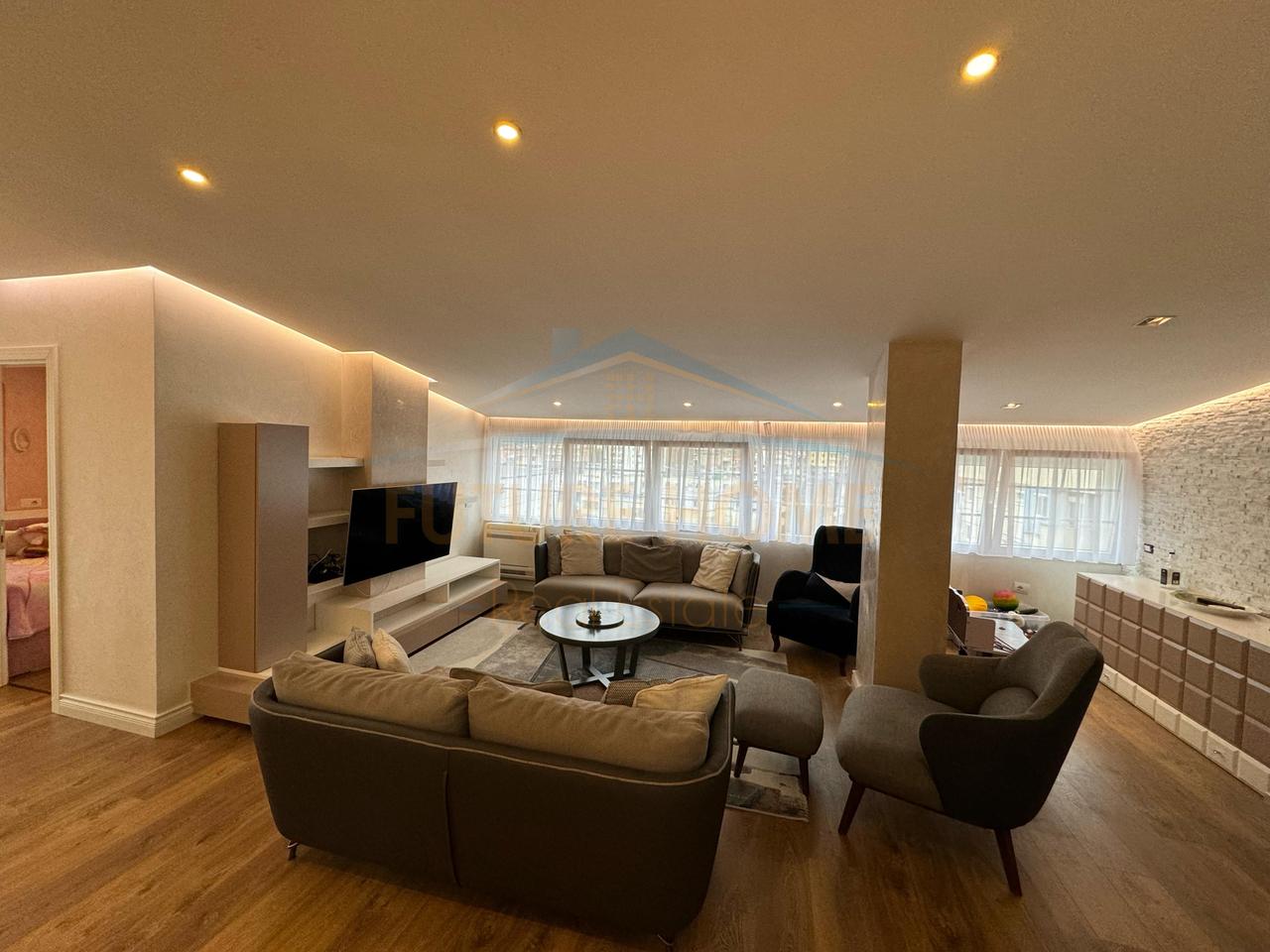 Shitet, Apartament 3+1+2 Poste Parkimi, Fresk