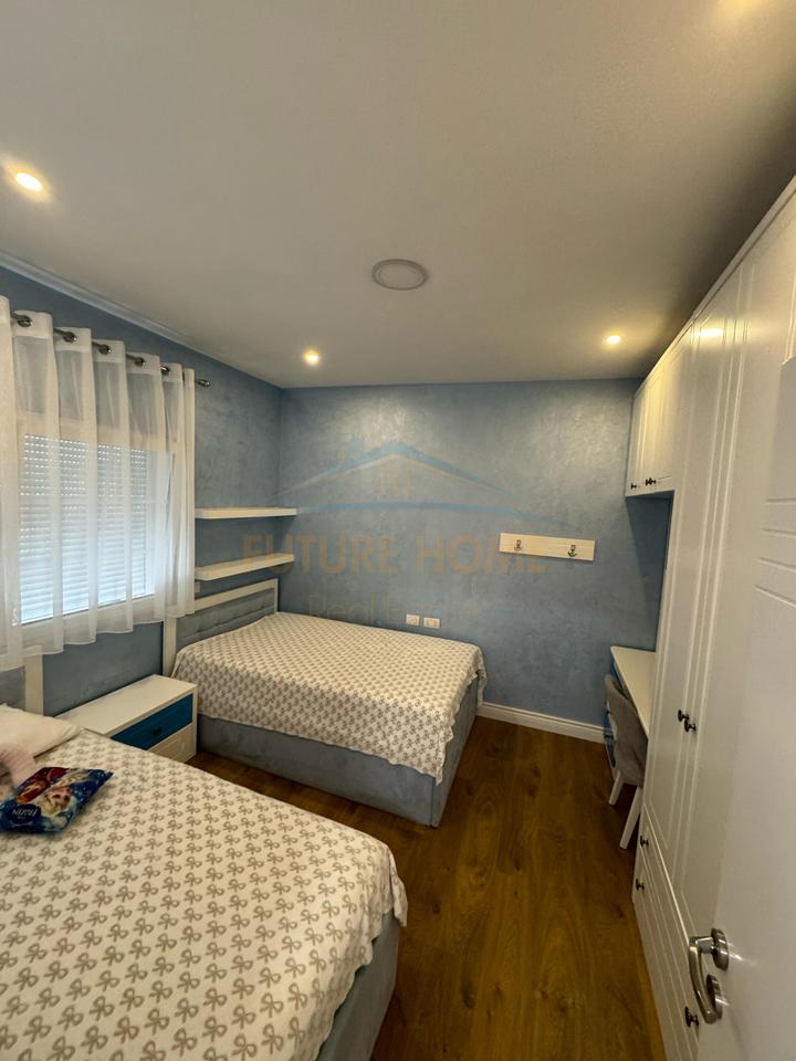 Shitet, Apartament 3+1+2 Poste Parkimi, Fresk