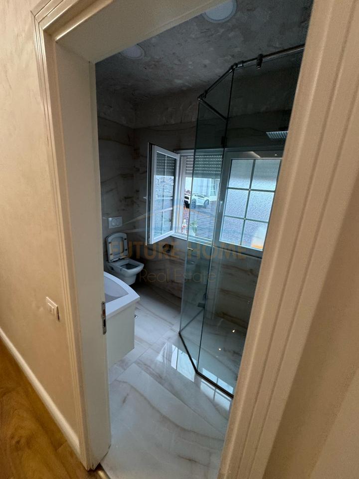 Shitet, Apartament 3+1+2 Poste Parkimi, Fresk