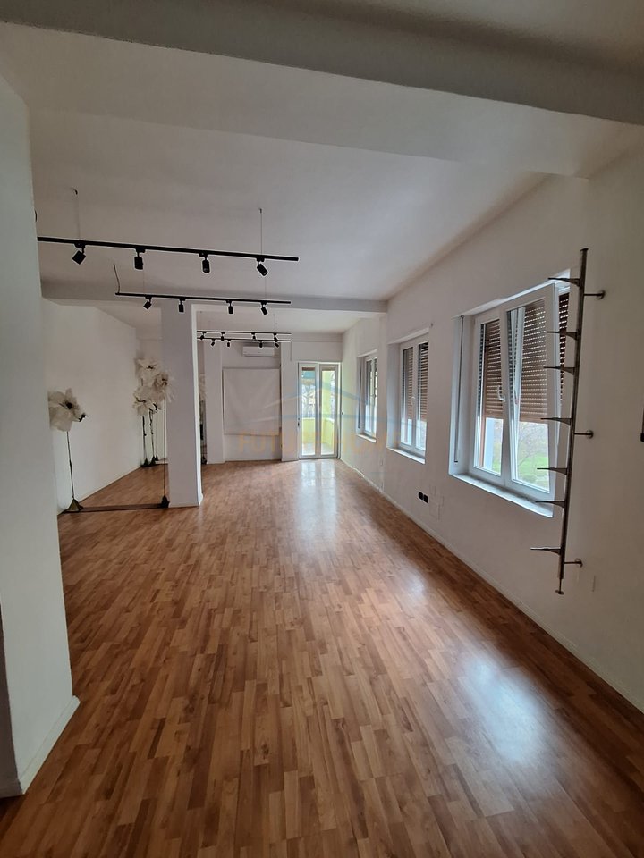 Qira, Office Ambient, Block.