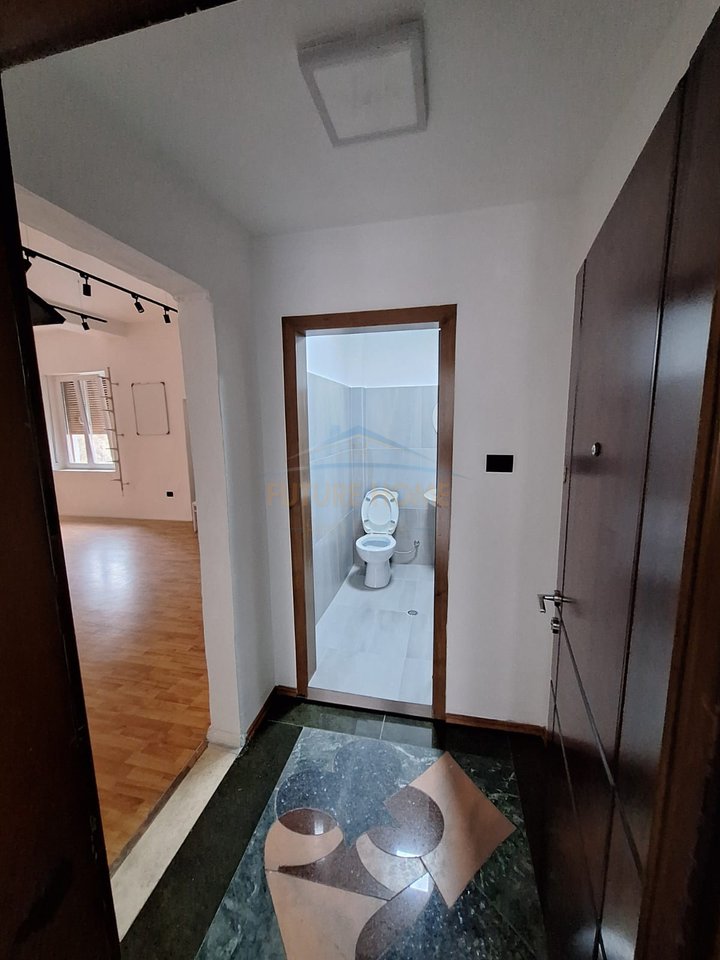 Qira, Office Ambient, Block.