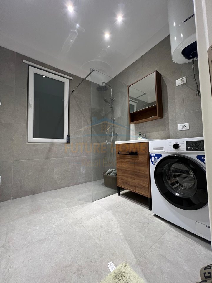 In vendita, Appartamento 2+1, Complesso Univers City, Tirana.