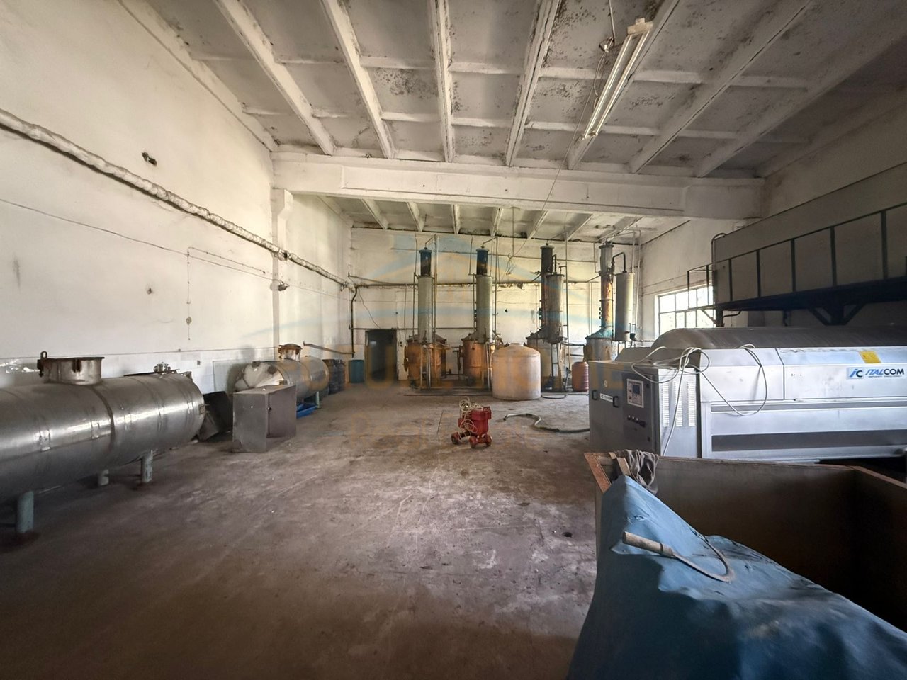 In vendita, Edificio + Fabbrica (Cantina), Zona Industriale - Quartiere 13, Korçë