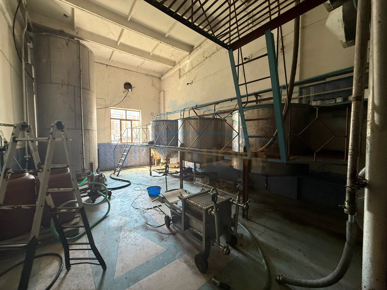 In vendita, Edificio + Fabbrica (Cantina), Zona Industriale - Quartiere 13, Korçë