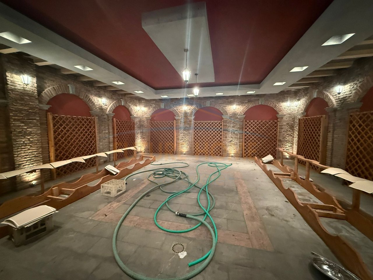 In vendita, Edificio + Fabbrica (Cantina), Zona Industriale - Quartiere 13, Korçë