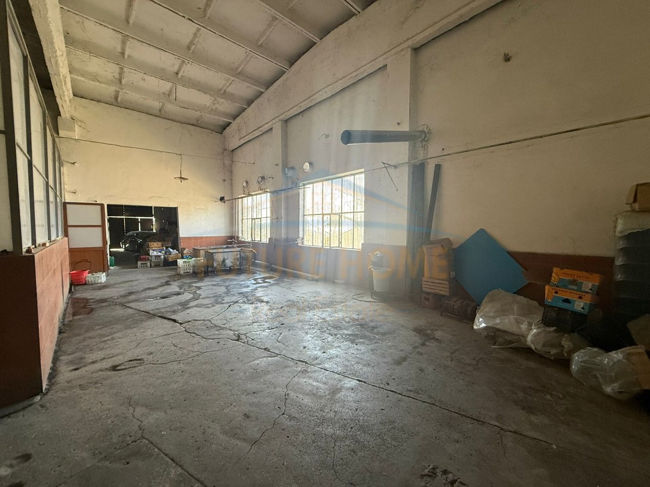 In vendita, Edificio + Fabbrica (Cantina), Zona Industriale - Quartiere 13, Korçë