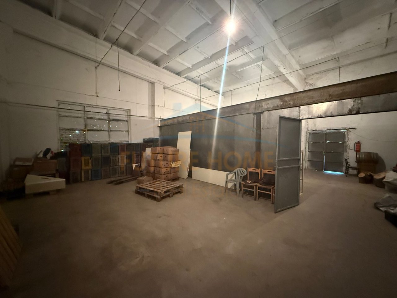 In vendita, Edificio + Fabbrica (Cantina), Zona Industriale - Quartiere 13, Korçë