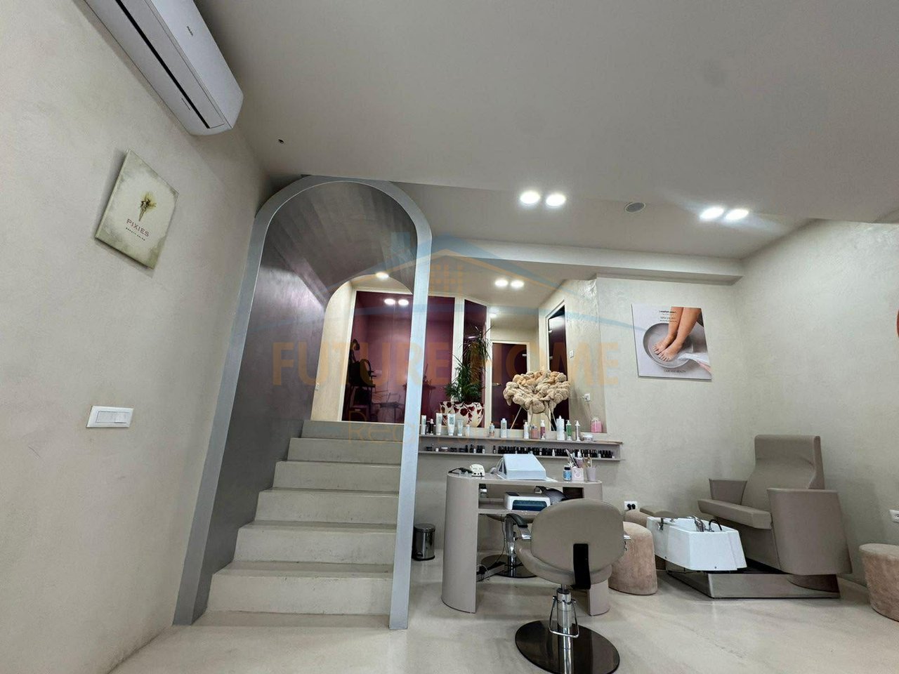 For sale, Business Premises, Square 21