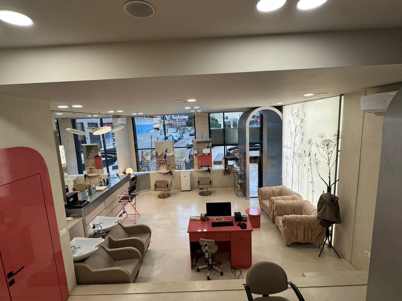 For sale, Business Premises, Square 21