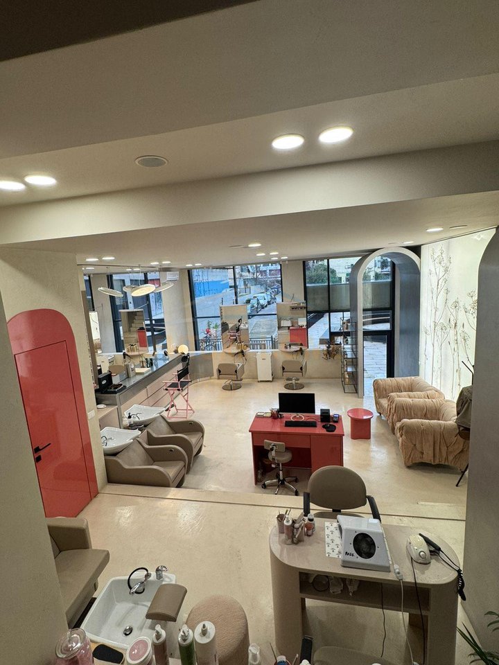 For sale, Business Premises, Square 21