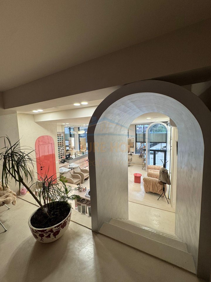 For sale, Business Premises, Square 21