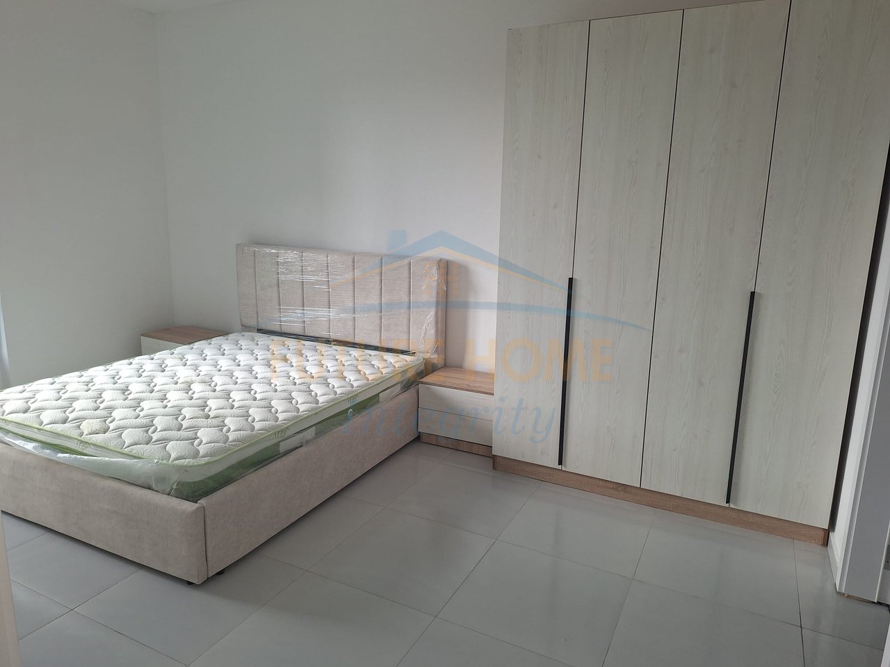 Qera, Apartament 2+1+2, Rruga 5 Maji, Tiranë.