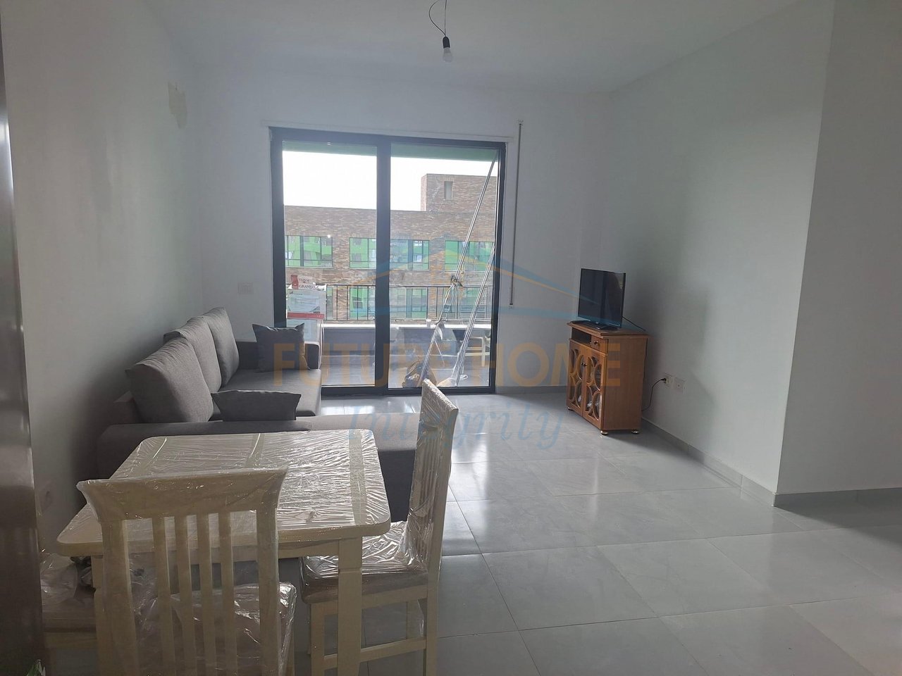 Qera, Apartament 2+1+2, Rruga 5 Maji, Tiranë.