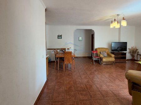 Shitet, Apartament 2+1, Zogu Zi
