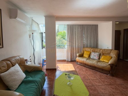 Shitet, Apartament 2+1, Zogu Zi