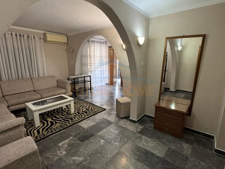 Qira Apartament 2+1+2, Rruga Fortuzi, Tiranë