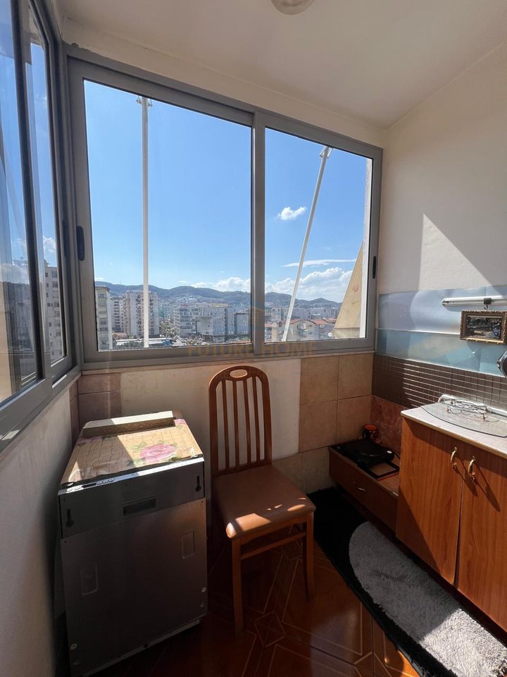 Shitet, Apartament 2+1, Komuna e Parisit, Tirane