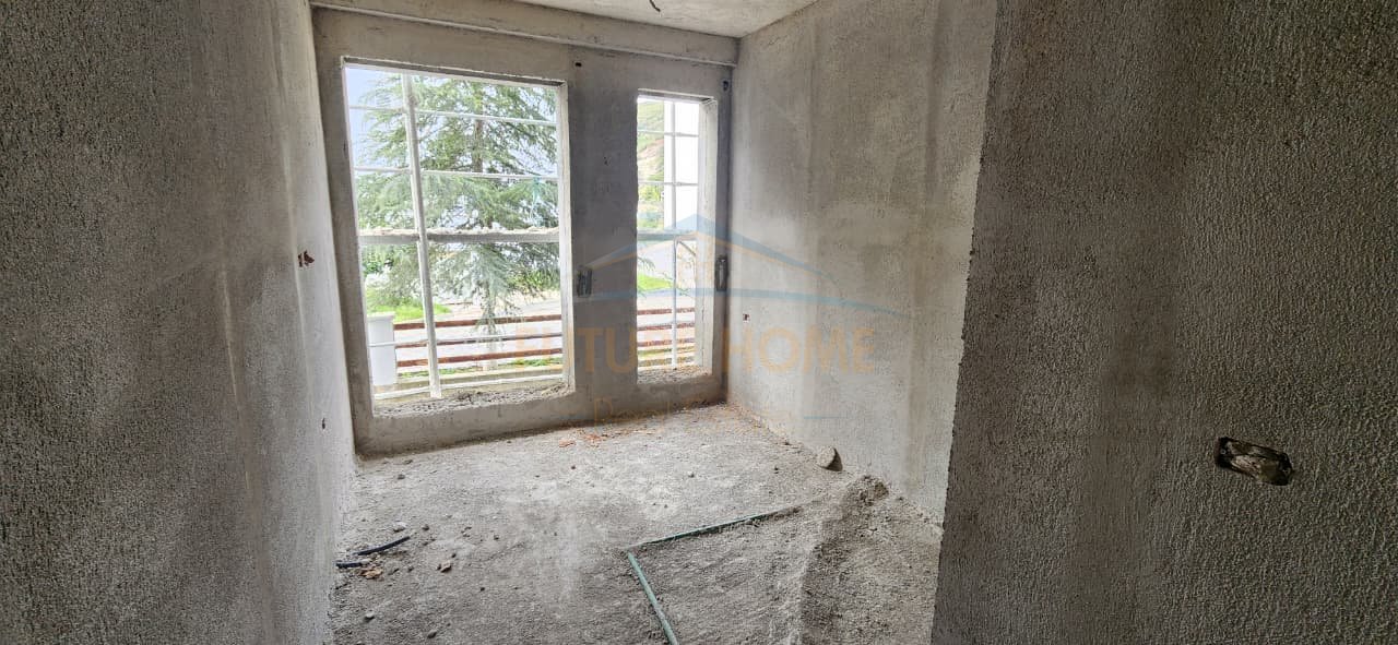 For sale, 2+1 Apartment + Parking Spot, Gjiri i Lalzit