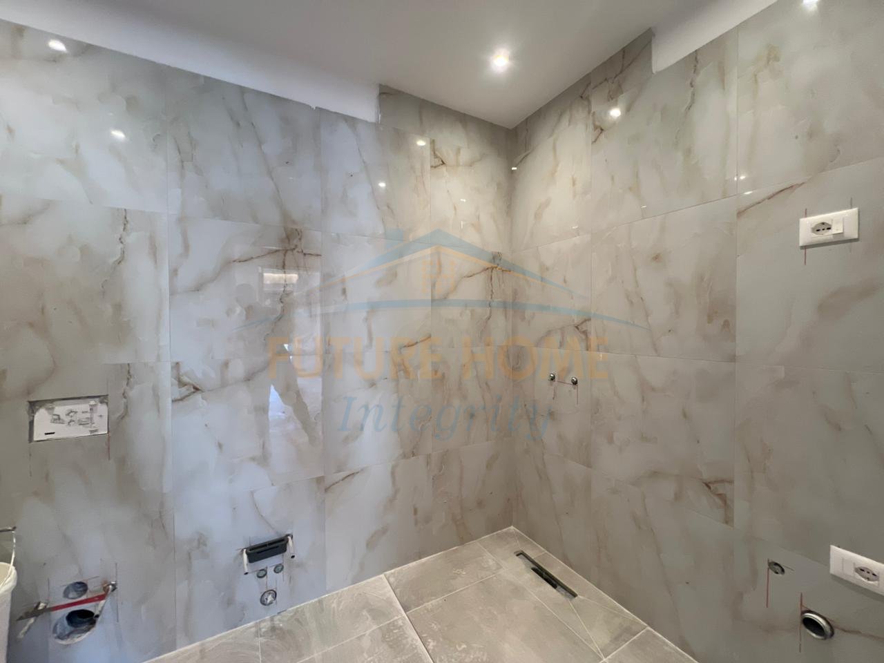 Shitet, Apartament 2+1, Porcelan, Tiranë.