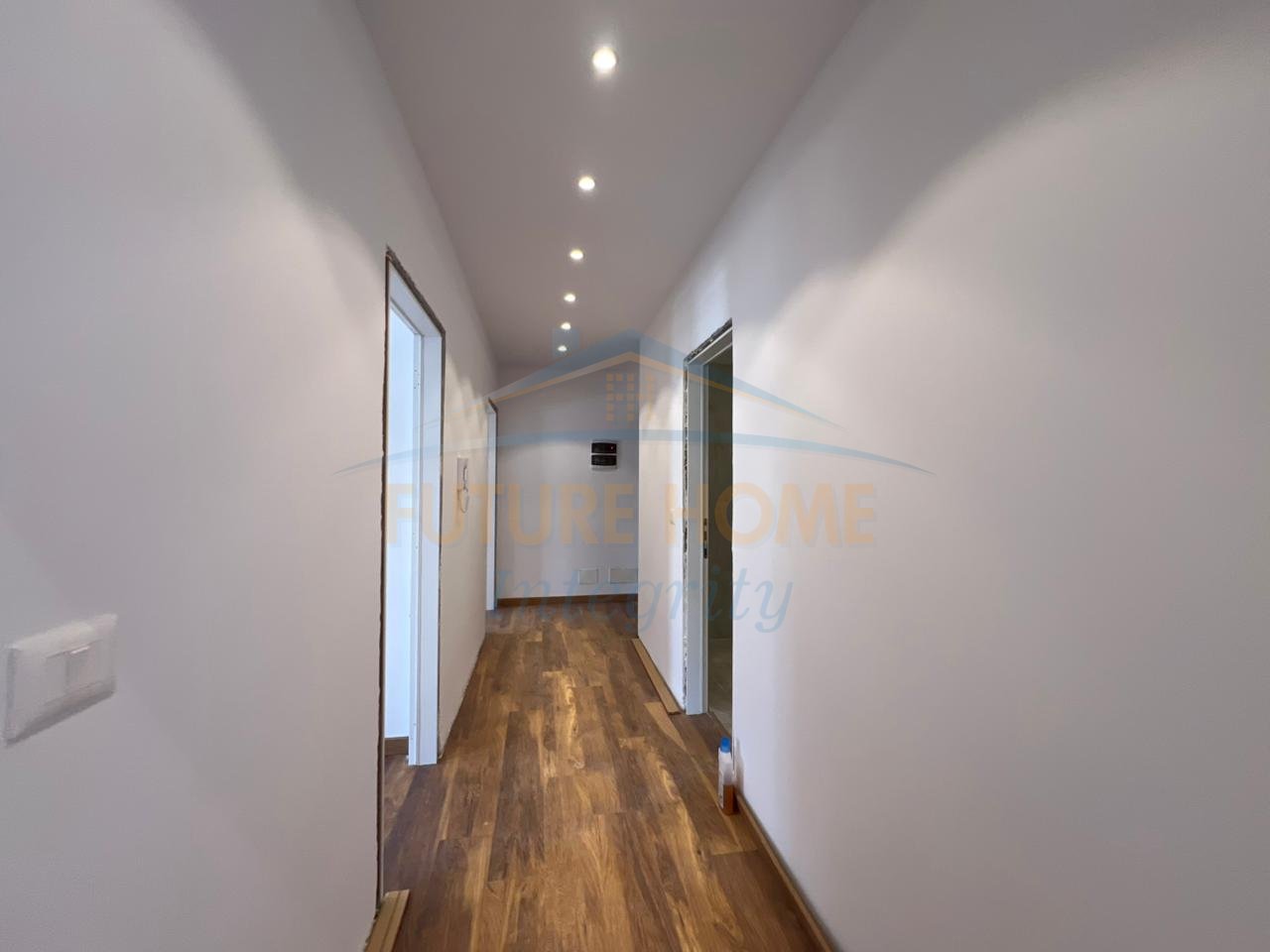 Shitet, Apartament 2+1, Porcelan, Tiranë.