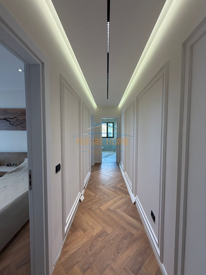 Shitet , Apartament 2+1+ Garderob, Bulevardi Bajram Curri, Tiranë.