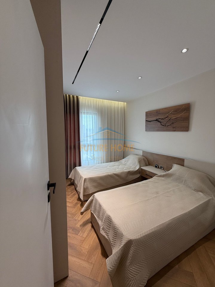 Shitet , Apartament 2+1+ Garderob, Bulevardi Bajram Curri, Tiranë.