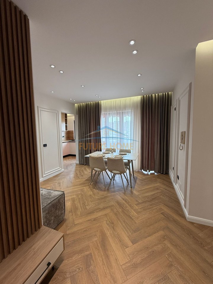 Shitet , Apartament 2+1+ Garderob, Bulevardi Bajram Curri, Tiranë.