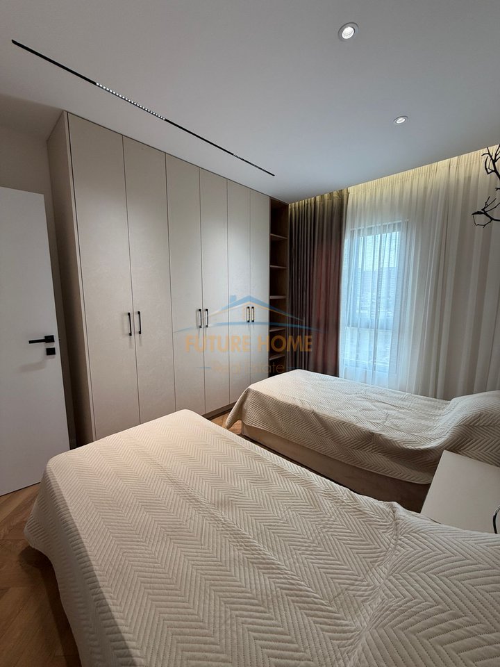 Shitet , Apartament 2+1+ Garderob, Bulevardi Bajram Curri, Tiranë.