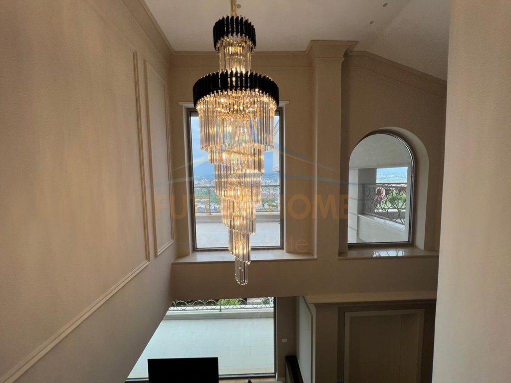 In vendita, villa su 3 piani, Mjull-Bathore, Tirana