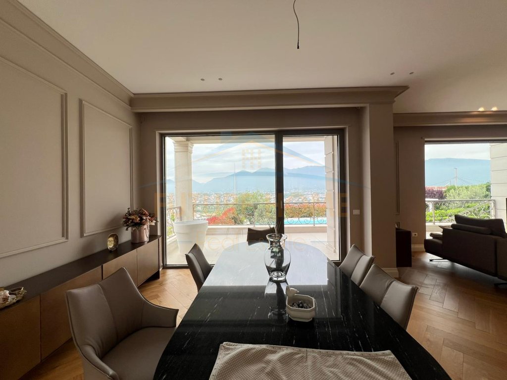 In vendita, villa su 3 piani, Mjull-Bathore, Tirana