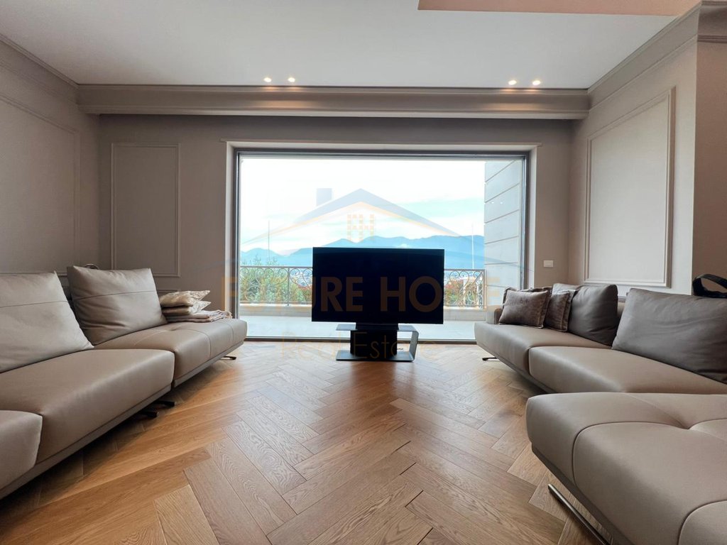 In vendita, villa su 3 piani, Mjull-Bathore, Tirana