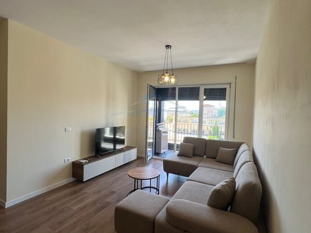 Qera Apartament 2+1+2+Post, Rruga 5 Maji, Tiranë