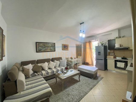 Shitet, Apartament 2+1+Verandë (I konvertuar), Fresku, Tiranë.