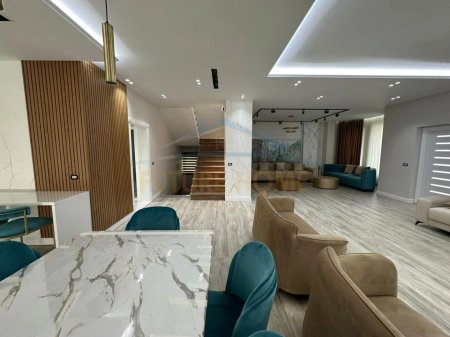 Qira, Villa su 2 piani, Paskuqan