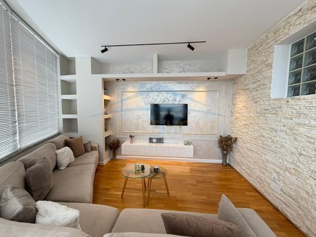 In vendita, Appartamento 2+1+2+ Veranda, Unaza e Re, Tirana