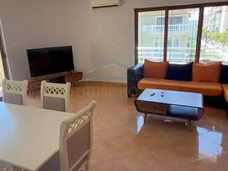 Qera, Kati i 3-të i një Ville, Rruga e Kavajës