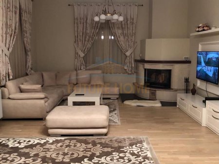 Affitto, Villa Super Investita, Bërzhitë