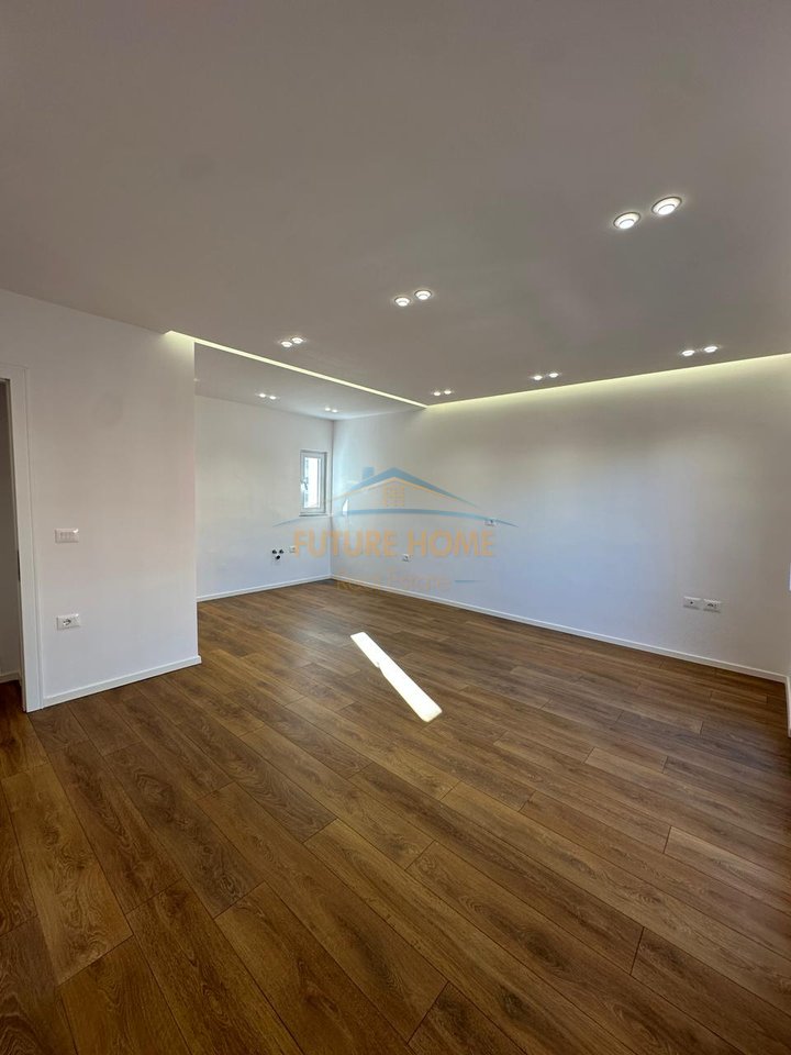 For sale, 3+1 Apartment, Zogu i I Boulevard, Tirana.