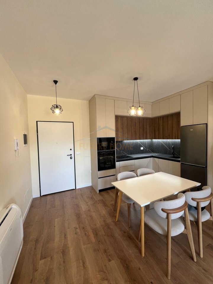 Qera Apartament 2+1+2+Post, Rruga 5 Maji, Tiranë