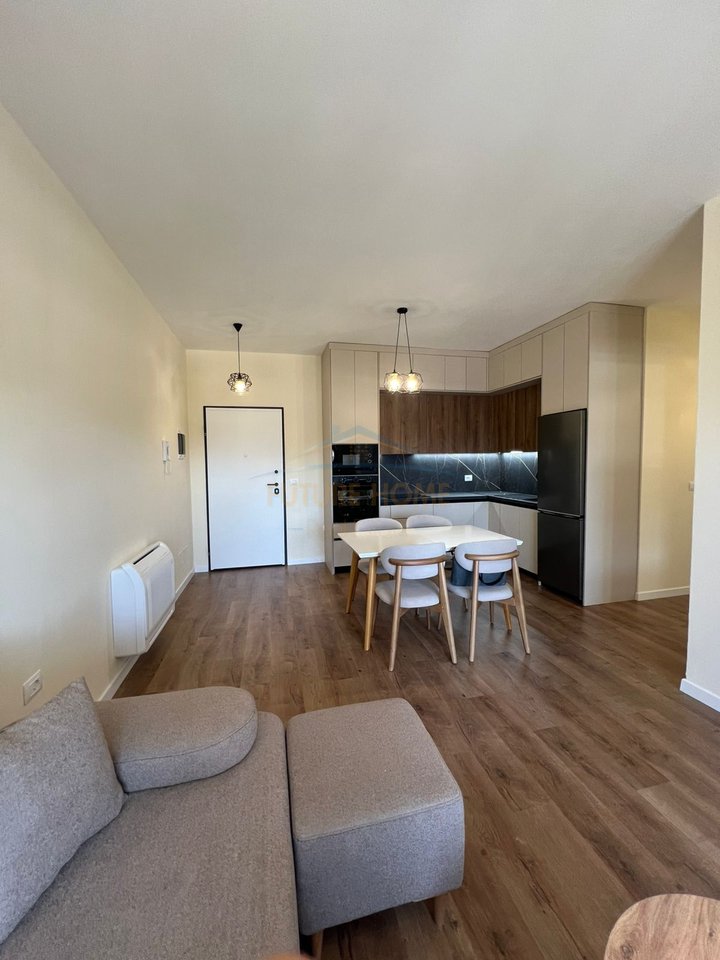 Qera Apartament 2+1+2+Post, Rruga 5 Maji, Tiranë